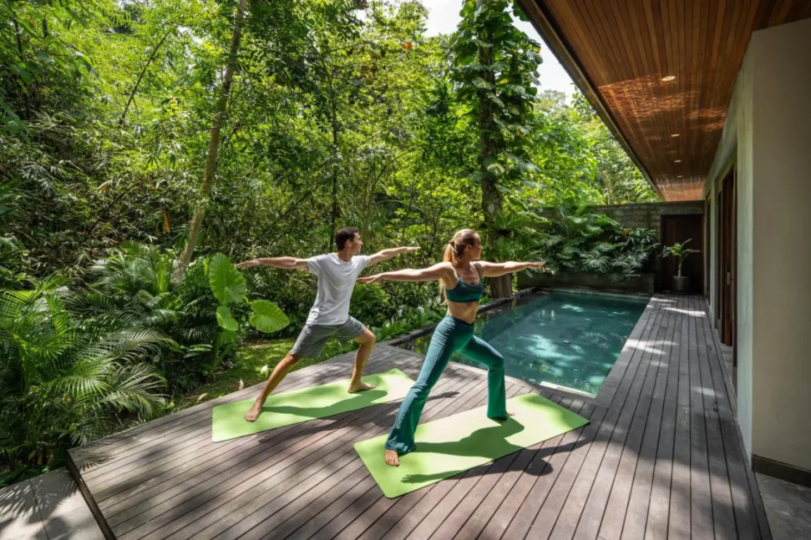 Yoga im Freien in der Suweta Villa Ubud