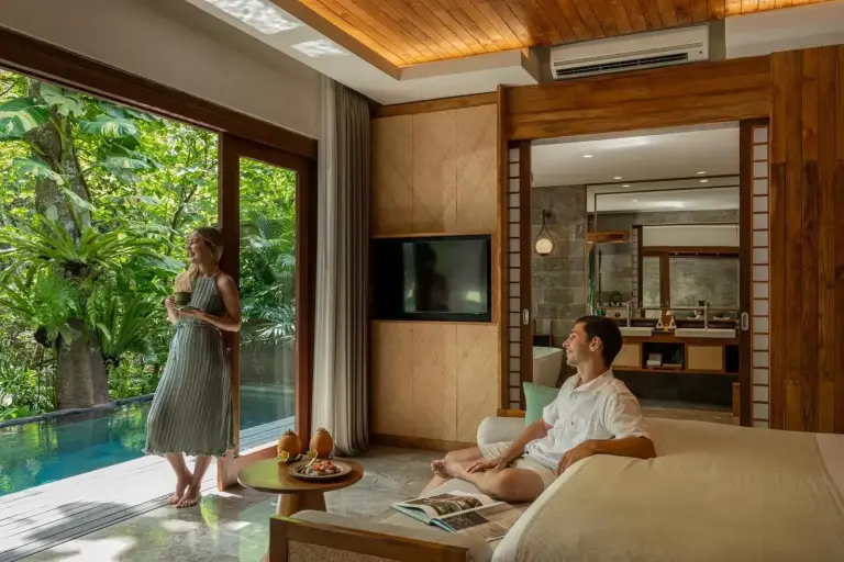 Entspannter Wohnbereich in der Suweta Villa Ubud