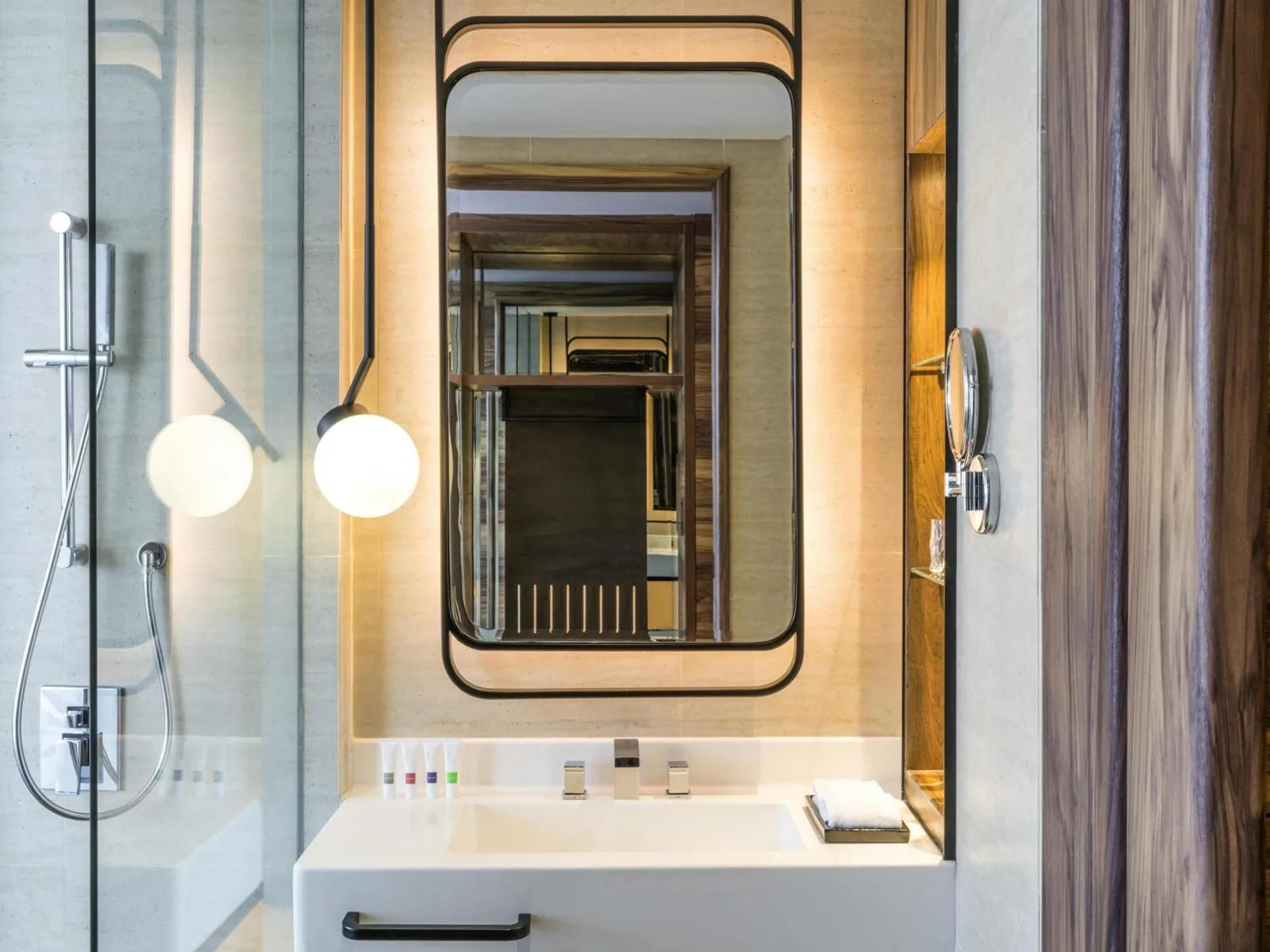 Swissôtel Jakarta PIK Avenue – Jakarta, Indonesia hotel – a bathroom with a sink and a mirror at Swissôtel Jakarta PIK Avenue in Jakarta