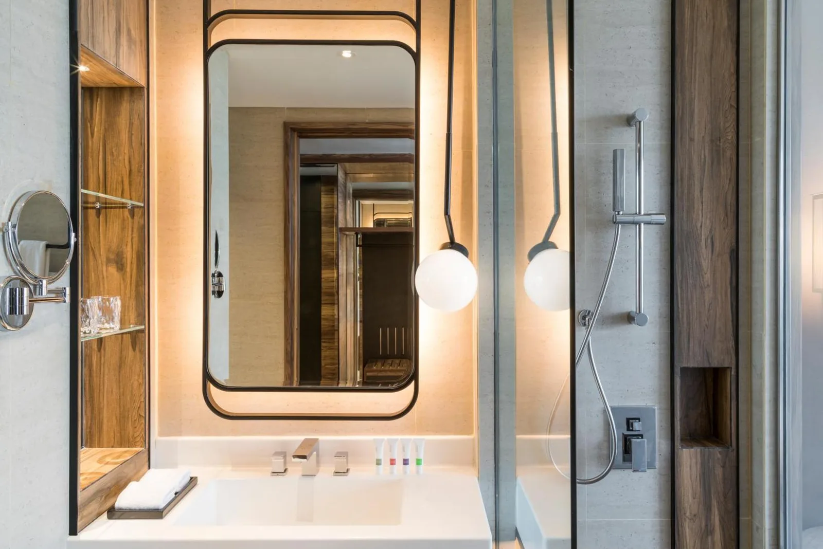 Swissôtel Jakarta PIK Avenue – Jakarta, Indonesia hotel – a hotel room with a bed and a desk and windows at Swissôtel Jakarta PIK Avenue in Jakarta