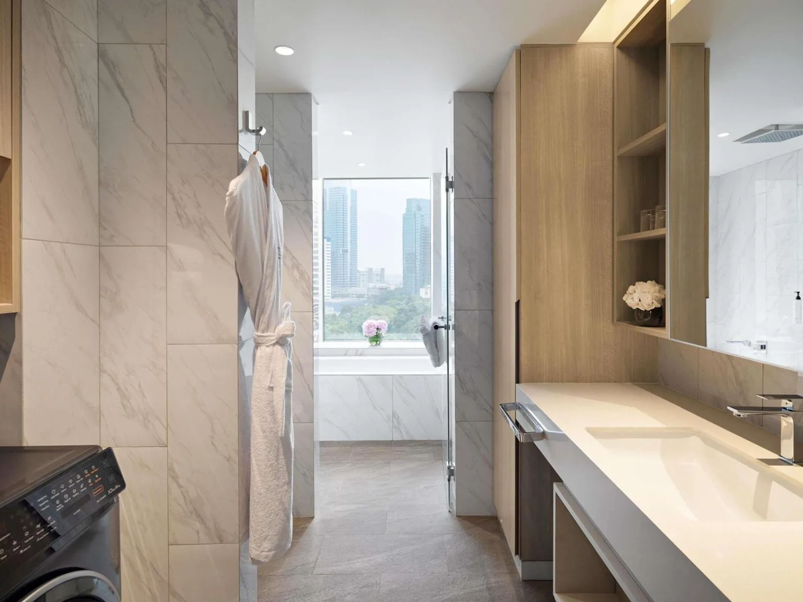 Badezimmer im Swissôtel Living Jakarta Mega Kuningan