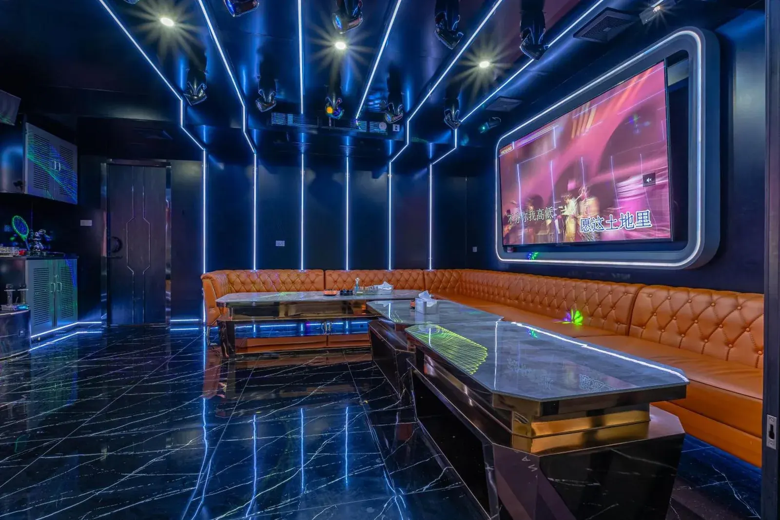 T M L-Luxury 4 bedrooms Pool Villa - KTV lounge area