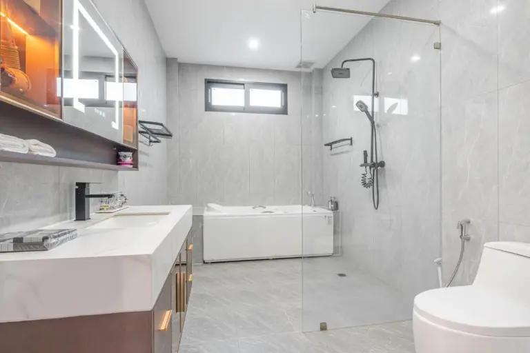 T M L-Luxury 4 bedrooms Pool Villa - modern bathroom