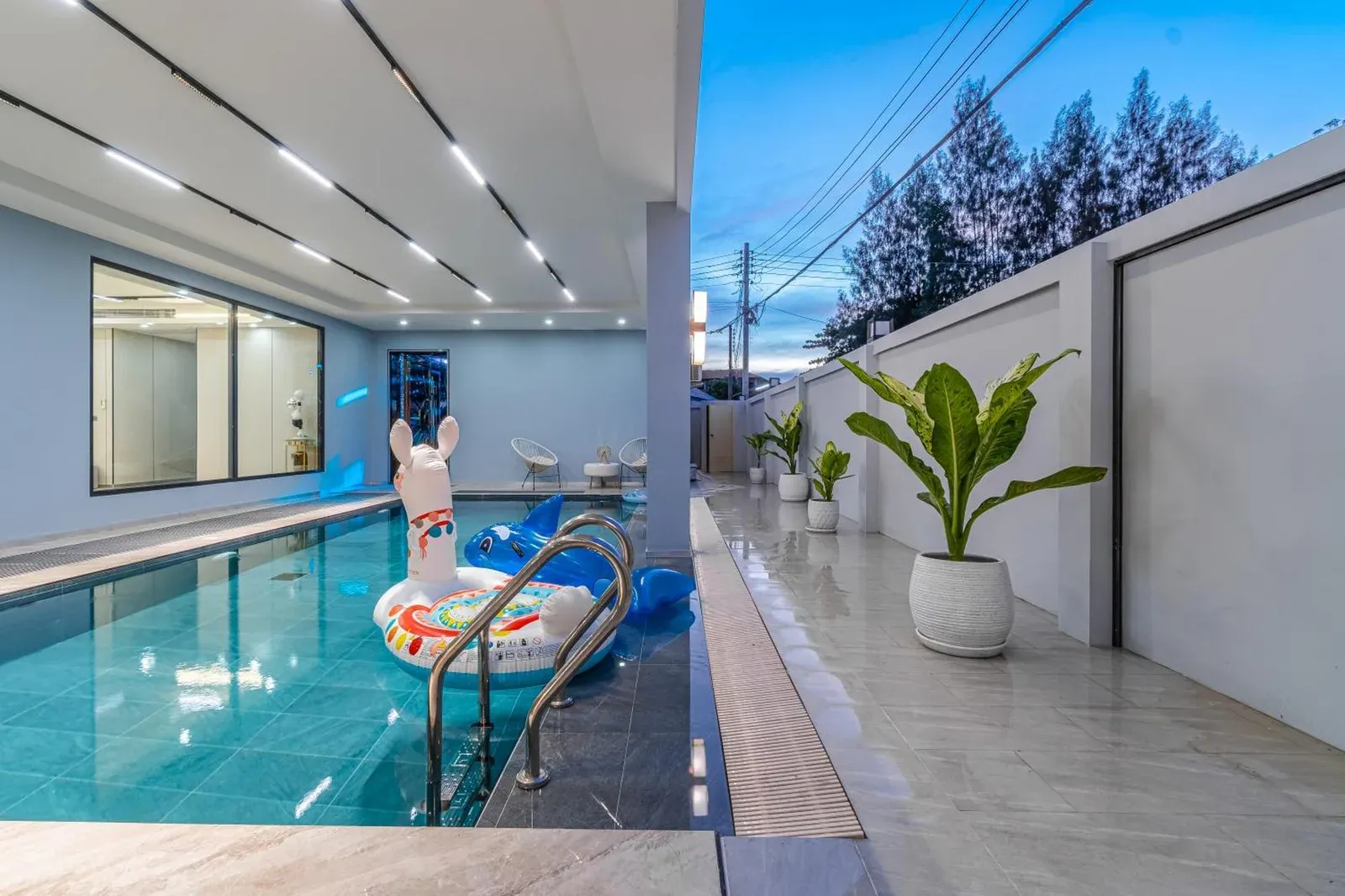 Privater Pool der T M L Luxury Villa