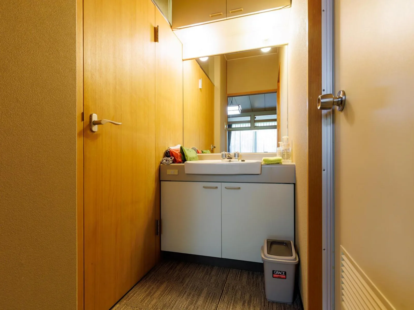 Waschbecken im Badezimmer im Tabist Chikuba Shinyotei Hakodate Yunokawaonsen