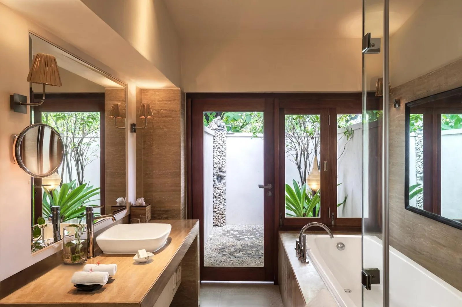 Taj Coral Reef Resort & Spa,Maldivas - Premium All Inclusive con traslados gratuitos, en Hembadhu