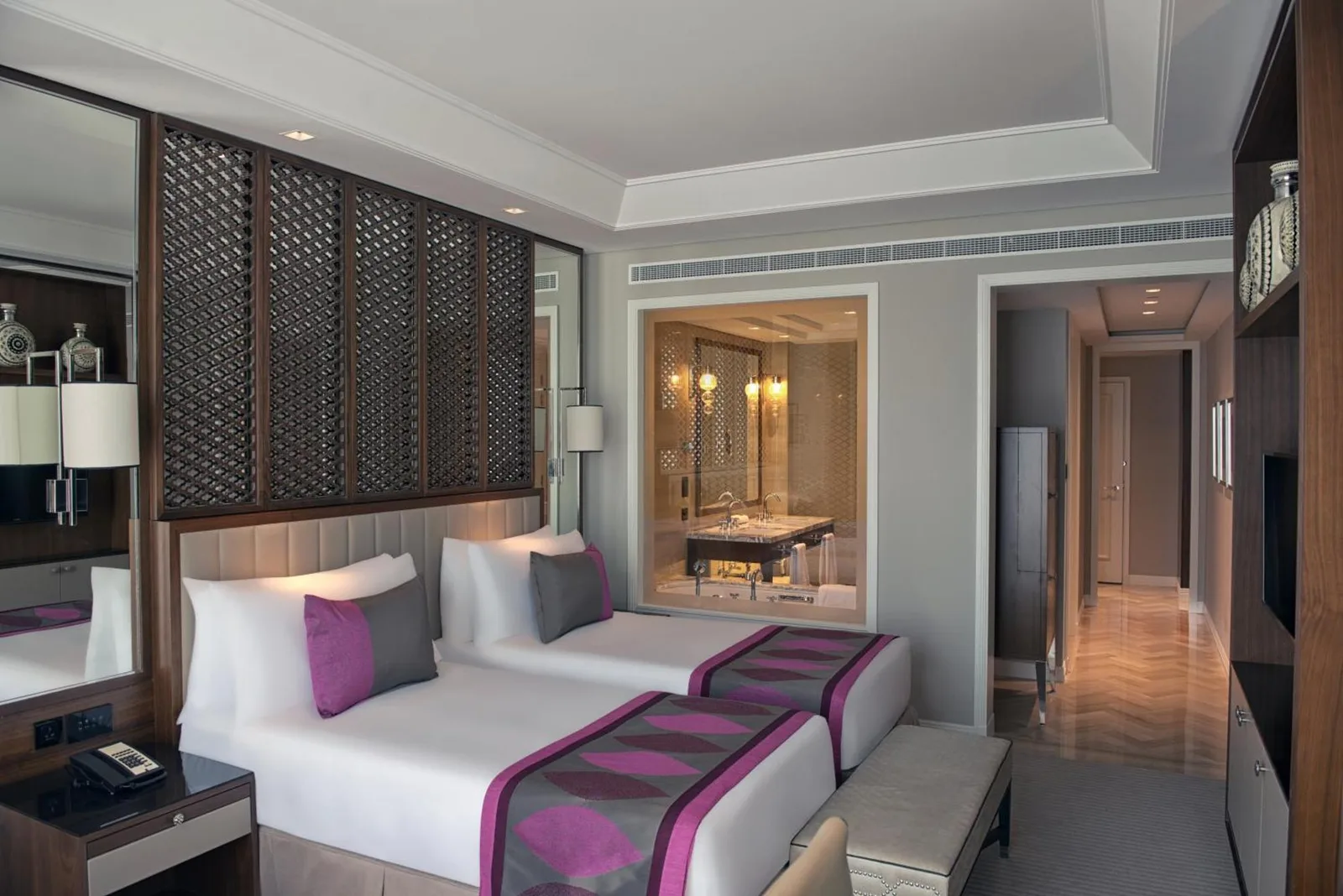 Chambre twin du Taj Dubai avec une ambiance cosy
