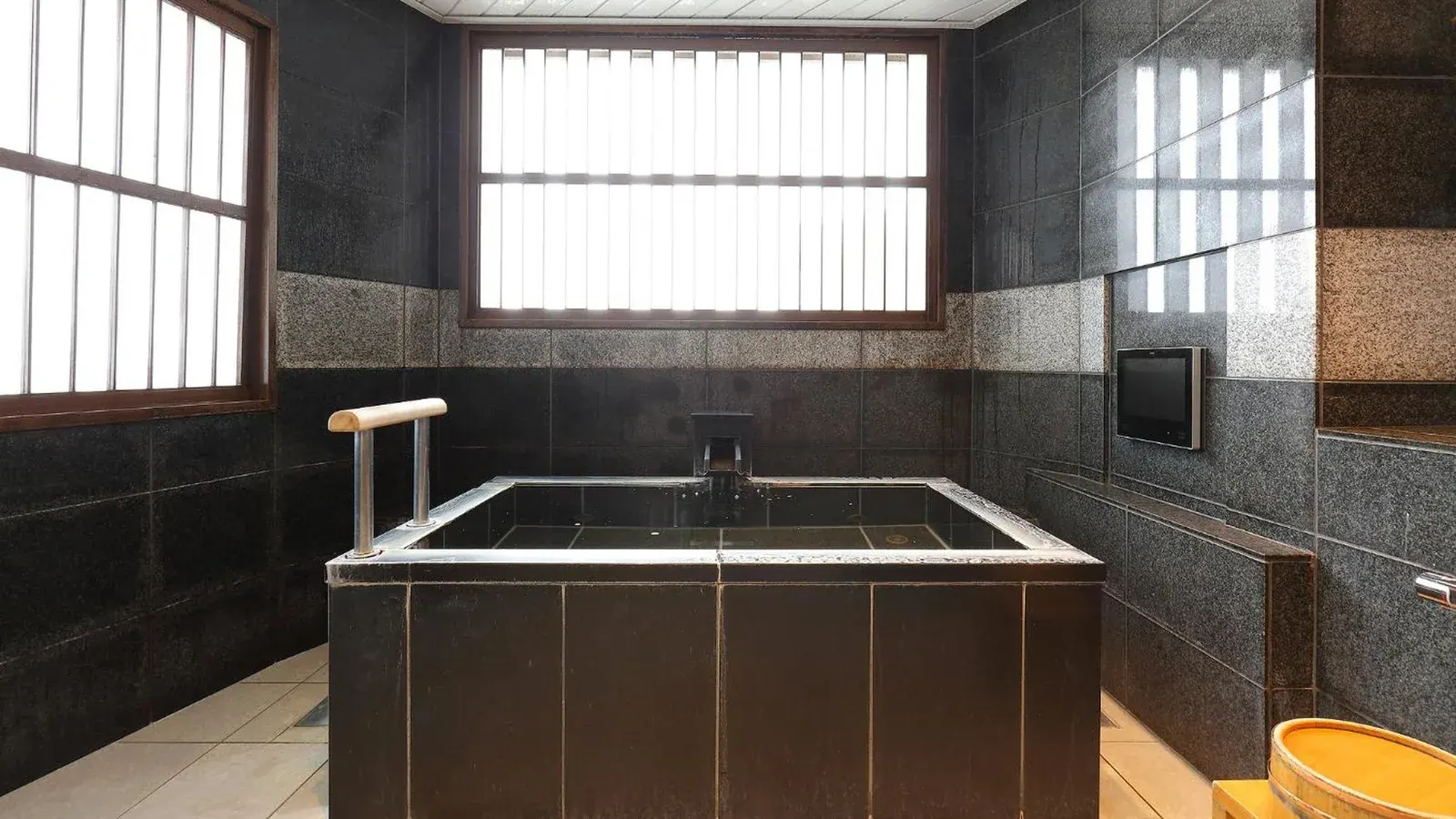 Bain intérieur moderne Taketoritei Maruyama