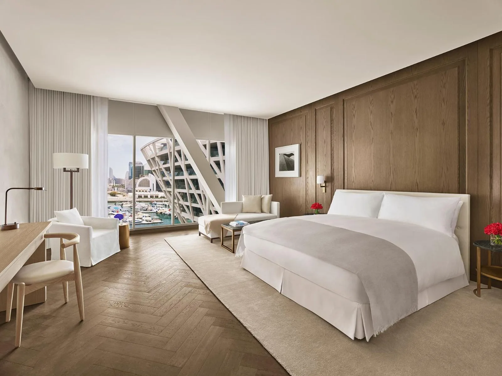 Deluxe-Zimmer mit Marina-Blick im Hotel The Abu Dhabi EDITION
