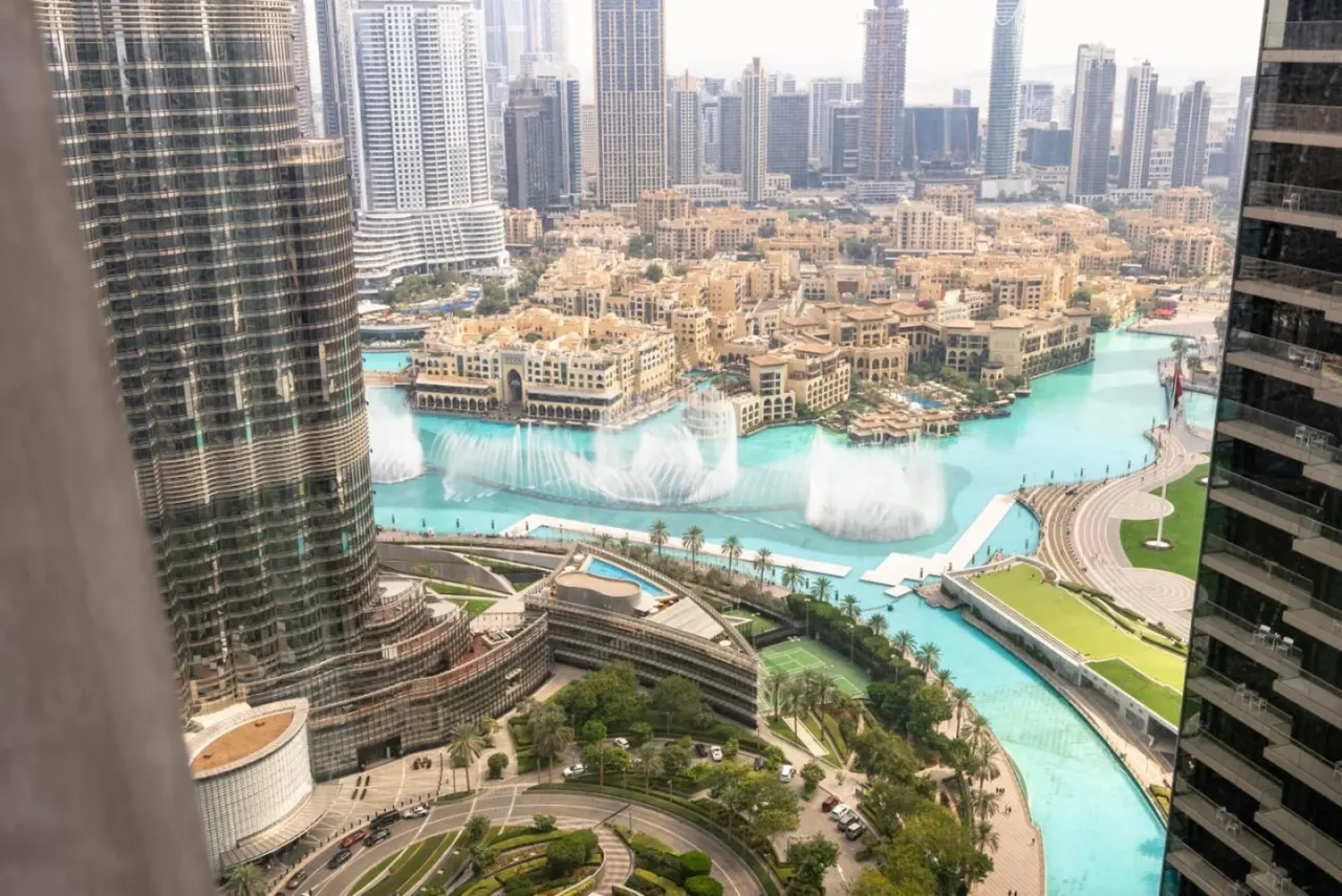 Vue imprenable depuis The Address Residences Dubai Opera mettant en valeur Burj Khalifa et la fontaine