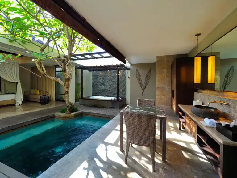 Zona de comedor al aire libre en The Amala Boutique Retreat Seminyak