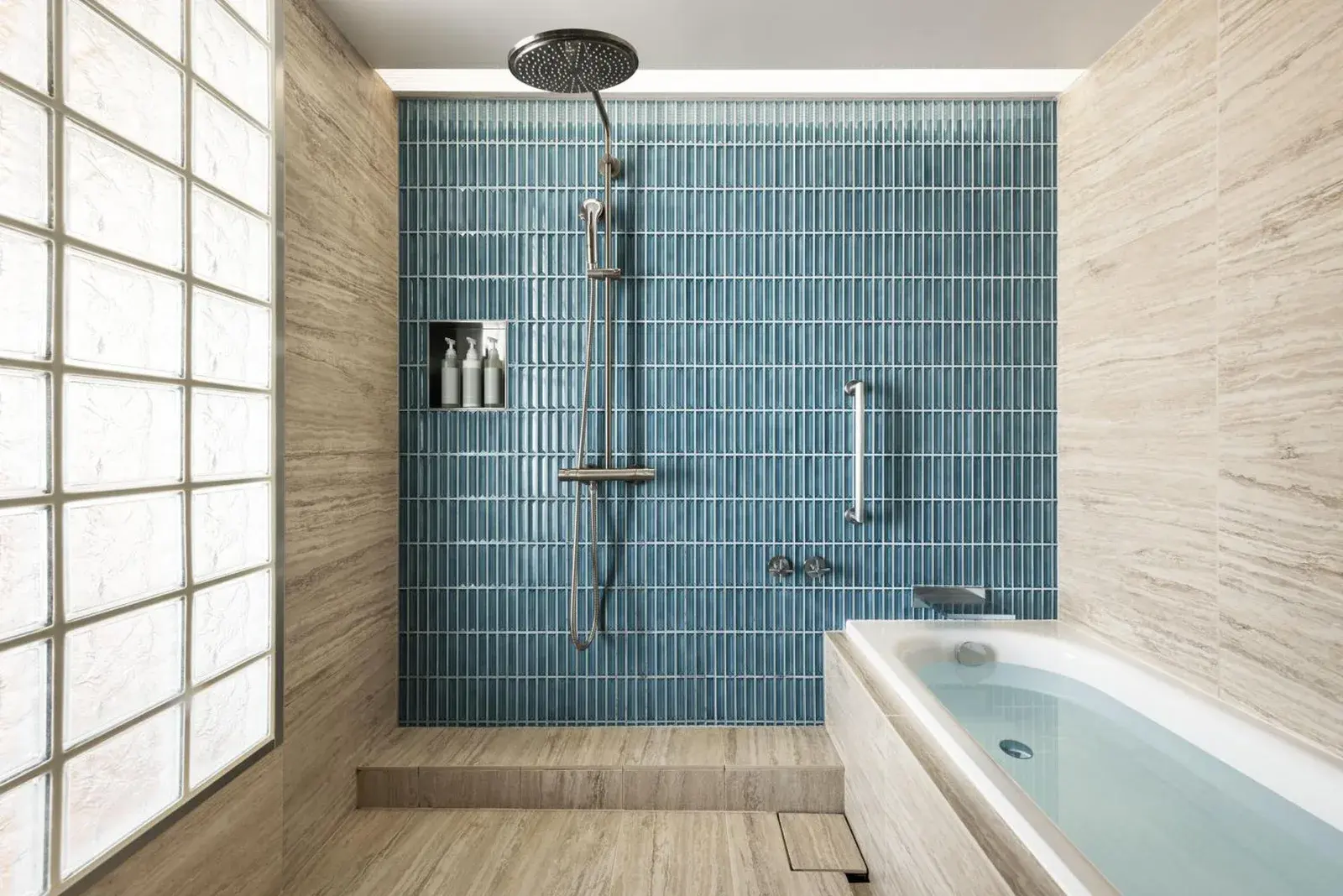 Lujoso baño en The Aoyama Grand Hotel en Tokio