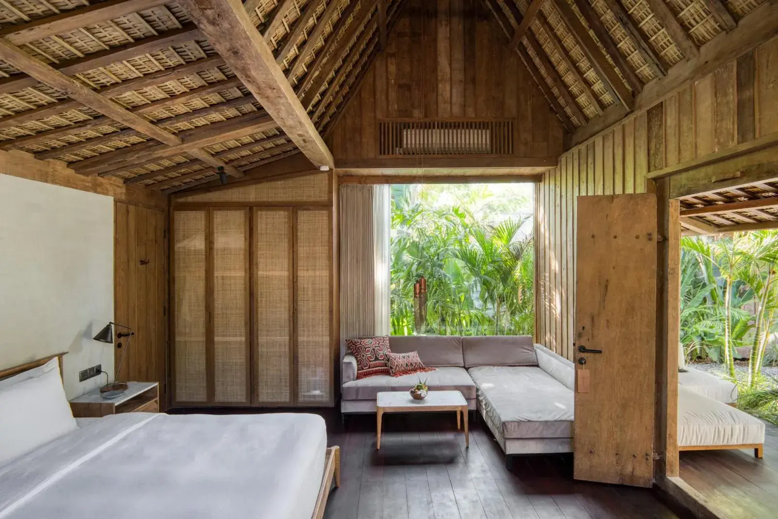 Intérieur d'une suite avec jardin au The Asa Maia - Bespoke Wellness Resort