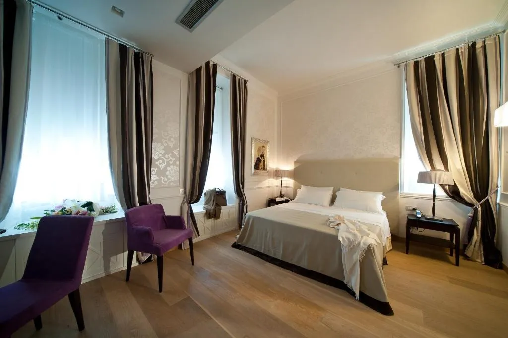 Suite élégante au The Ashbee Hotel à Taormina avec un décor élégant