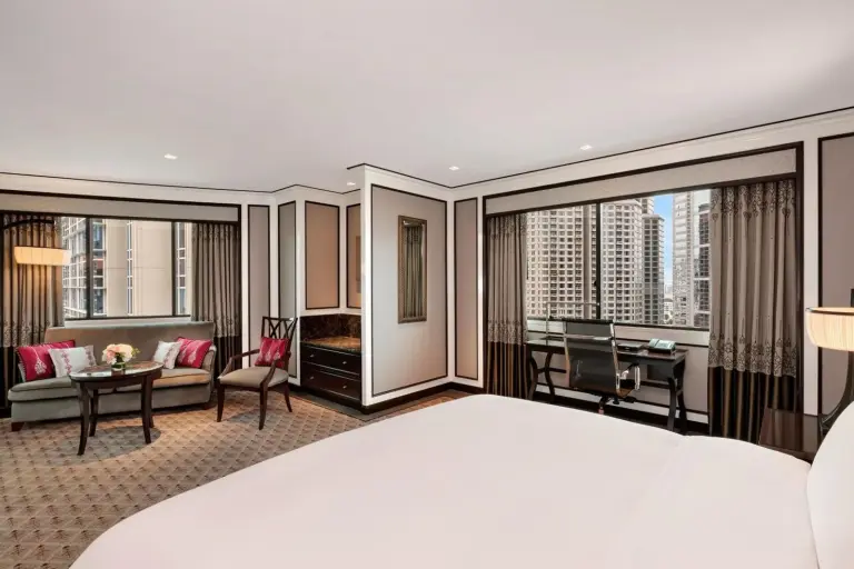 The Athenee Hotel, a Luxury Collection Hotel, Bangkok cozy living area