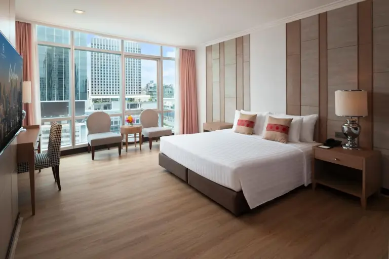 Deluxe king room at The Berkeley Hotel Pratunam