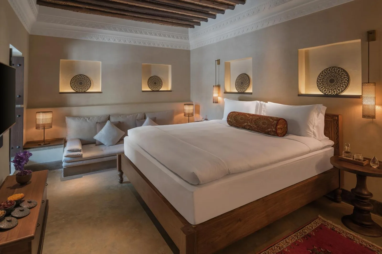 The Chedi Al Bait cozy suite with a comfortable bed