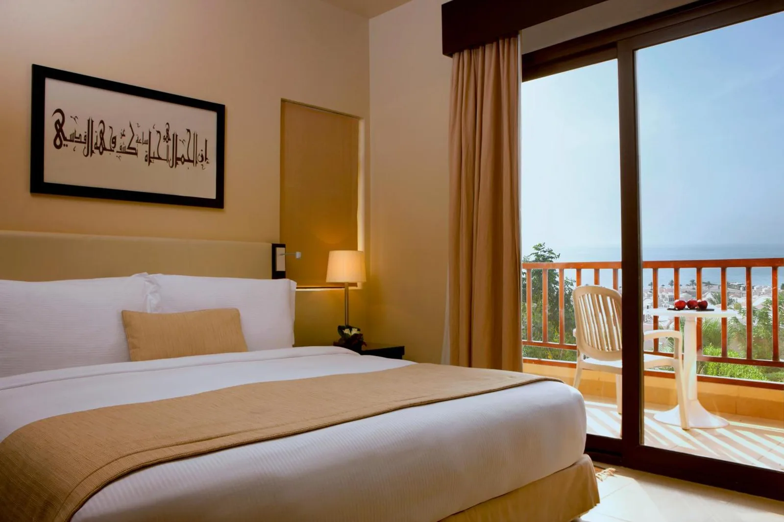 Chambre cosy avec balcon au The Cove Rotana Resort à Ras Al Khaimah