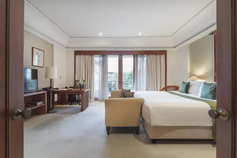 The Dharmawangsa Jakarta guest room with balcony