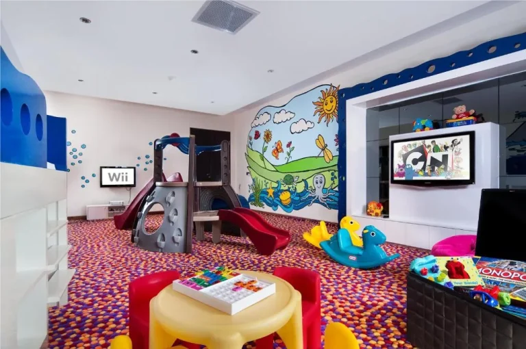 Sala de juegos para niños en The Edge Bali