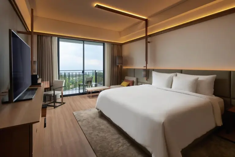 The Gaia Hotel Bandung king room