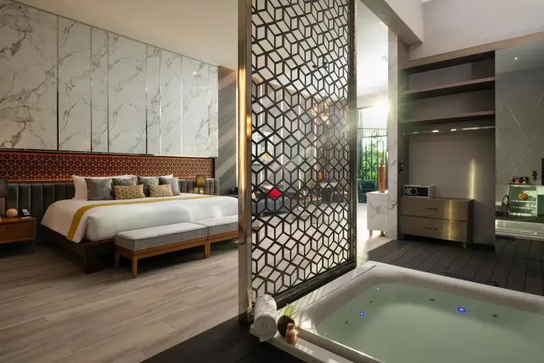 The Gems Mining Pool Villas Pattaya - Jacuzzi Area