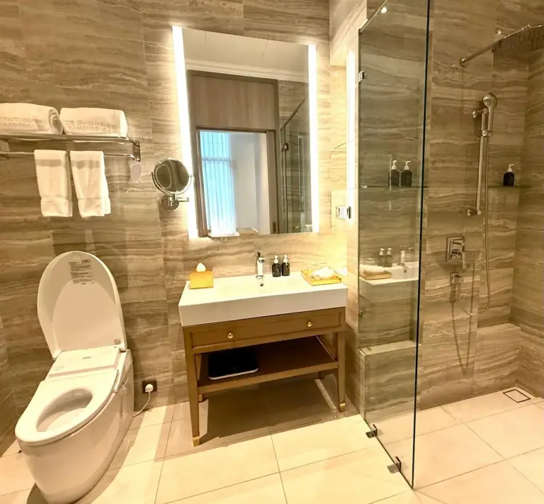 Luxurious bathroom at The Grand Mansion Menteng