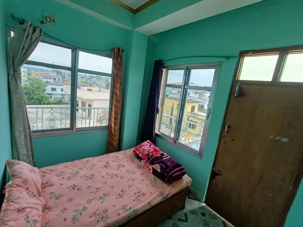 Ein gemütliches Einzelzimmer im The Green Plaza Lodge in Dhangadhi
