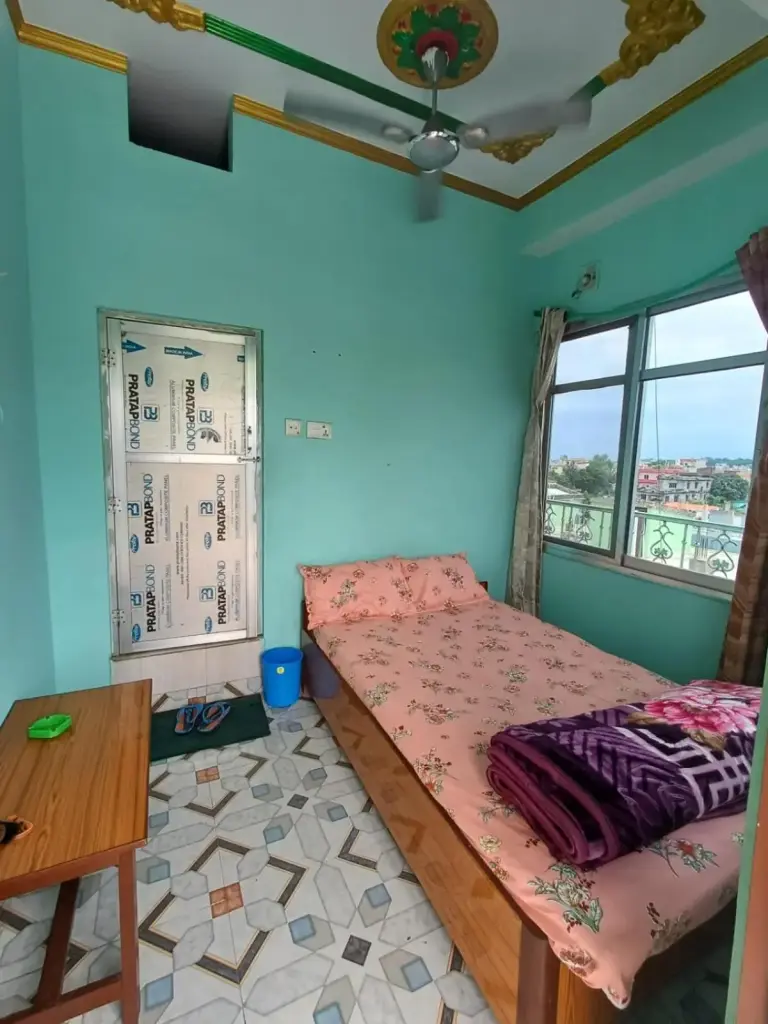 Ein einfaches Zimmer im The Green Plaza Lodge in Dhangadhi