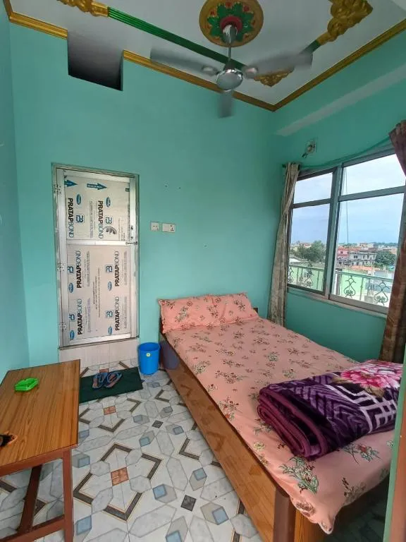 Ein einfaches Zimmer im The Green Plaza Lodge in Dhangadhi