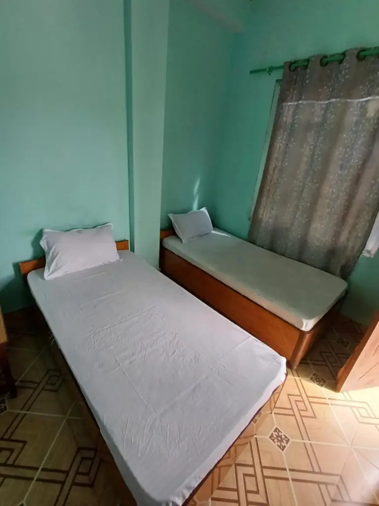 Ein einladendes Zweibettzimmer im The Green Plaza Lodge in Dhangadhi