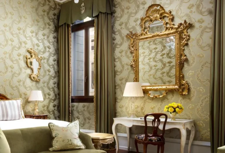 Jolie décoration dans une chambre au The Gritti Palace, Venise