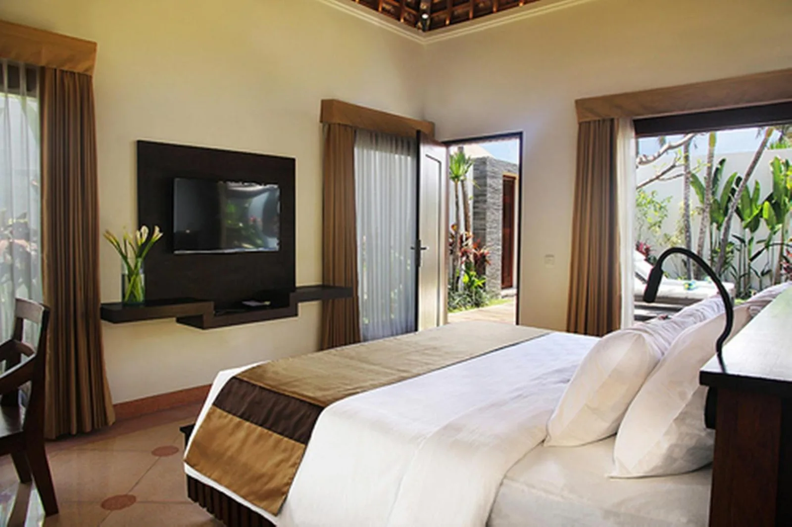 Interior del dormitorio de The Haere Seminyak - By Astadala
