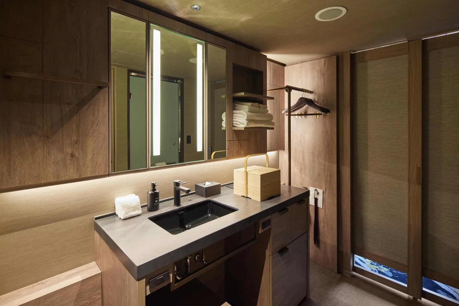 Waschtisch im Badezimmer des Hotel Higashiyama Kyoto Tokyu mit elegantem Design