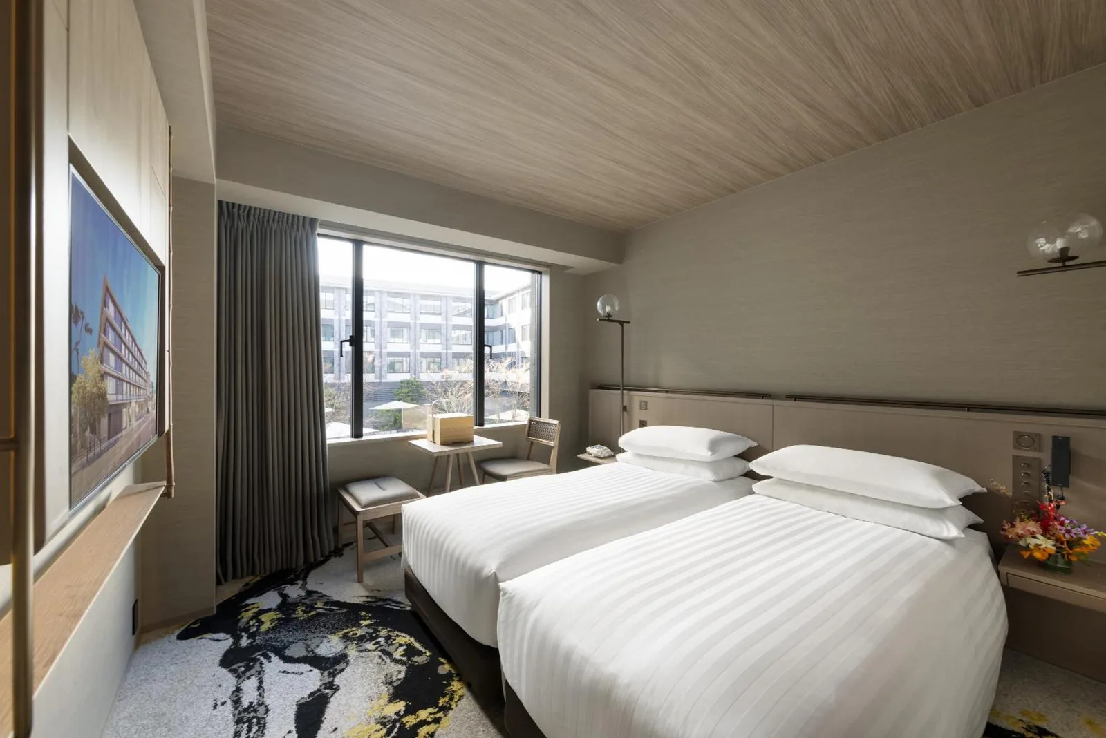 Zweibettzimmer im Hotel Higashiyama Kyoto Tokyu mit moderner Einrichtung