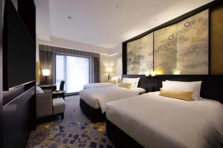 Habitación triple en el HOTEL SANRAKU KANAZAWA