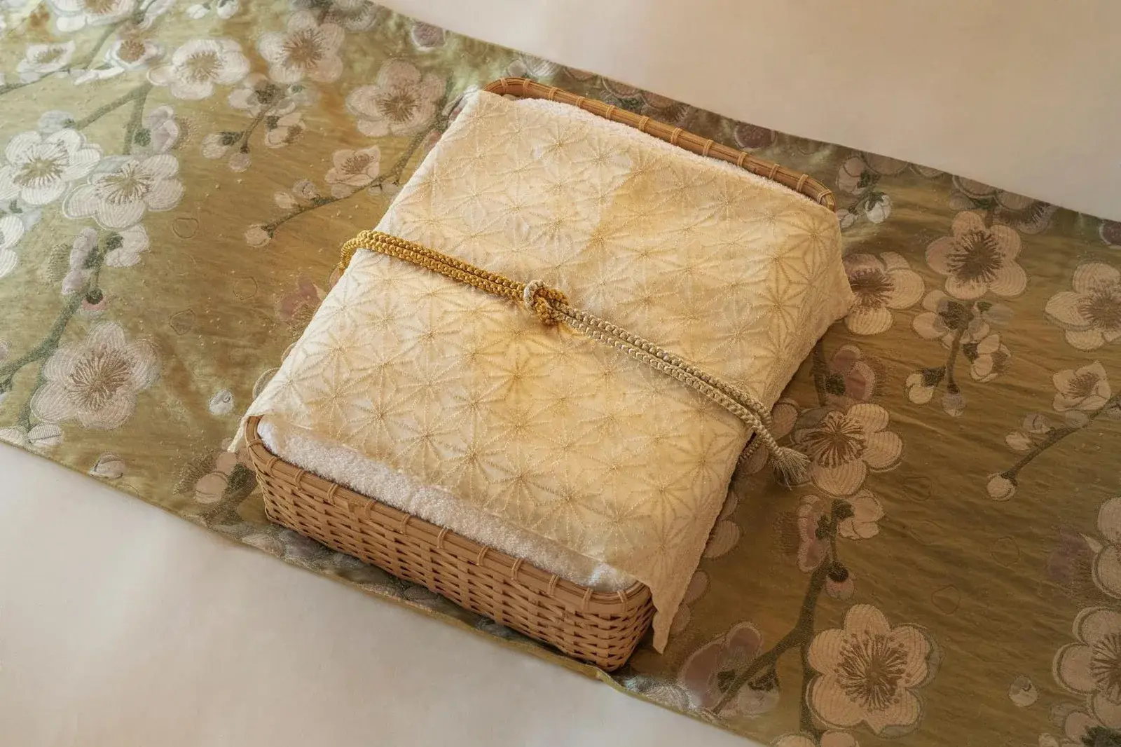 Bedding presentation at THE JUNEI HOTEL Kyoto Imperial Palace West