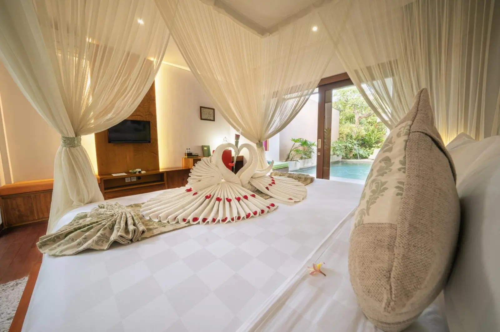 Vista de habitación elegante en The Kasih Villas & Spa en Seminyak