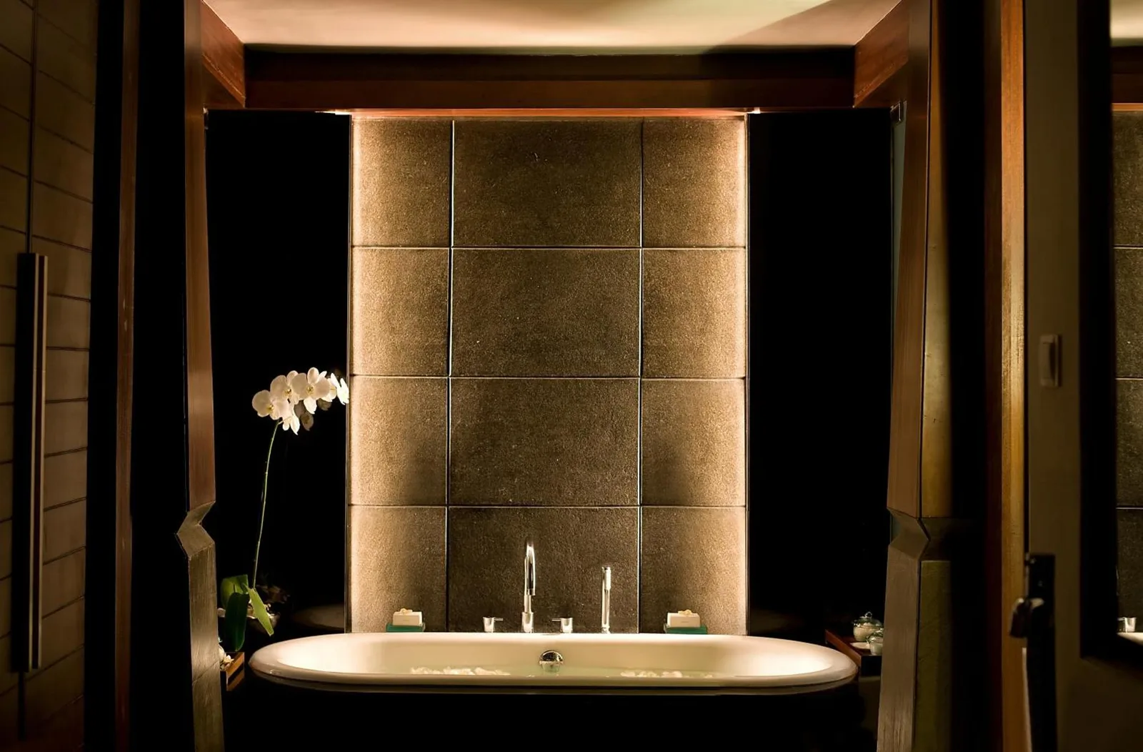 The Kayana Seminyak luxurious bathtub
