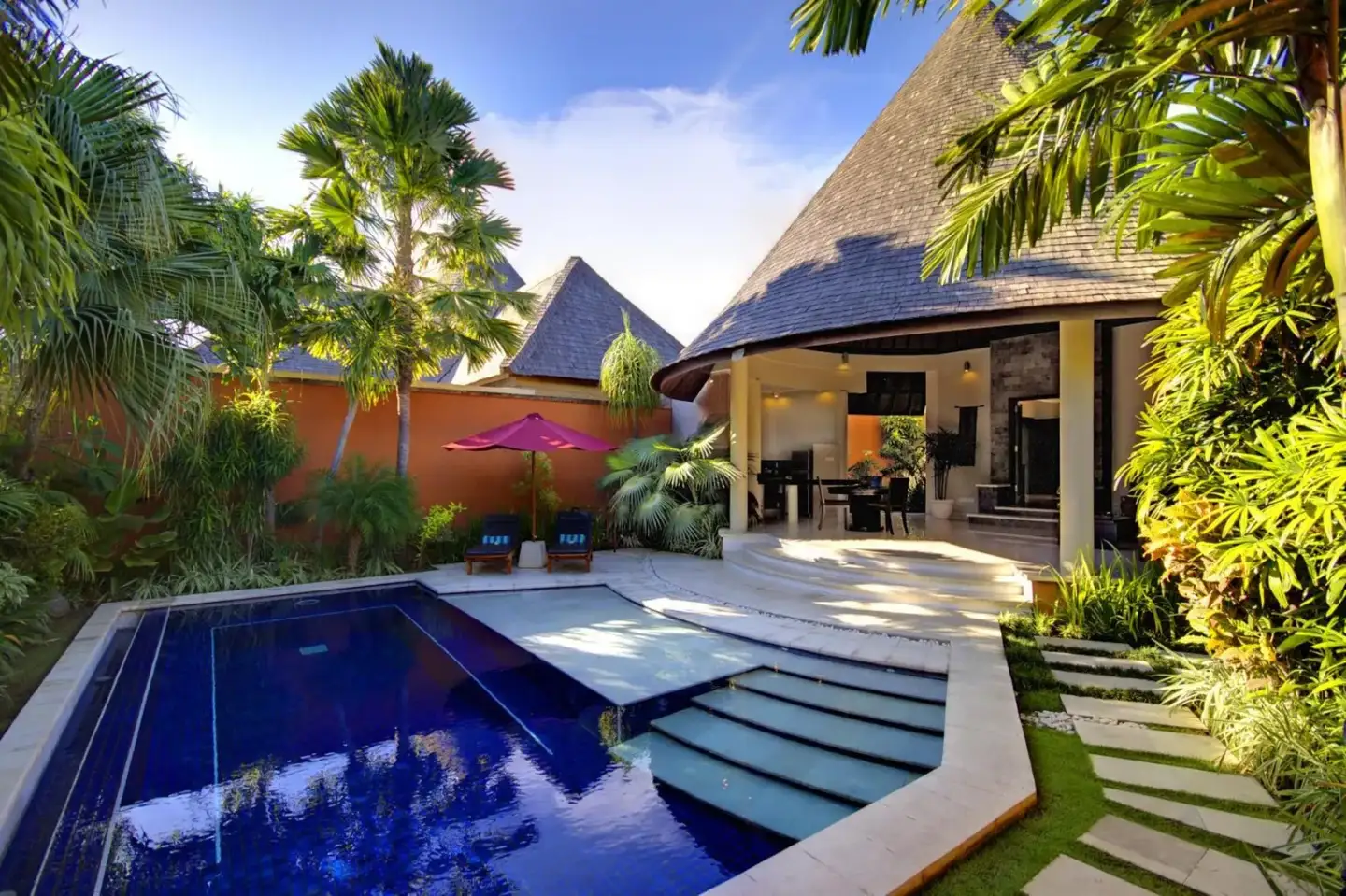 Espace piscine privée au The Kunja Villa-Hotel à Seminyak