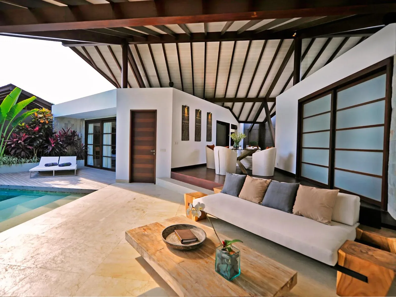 The Layar - Designer Villas and Spa living area