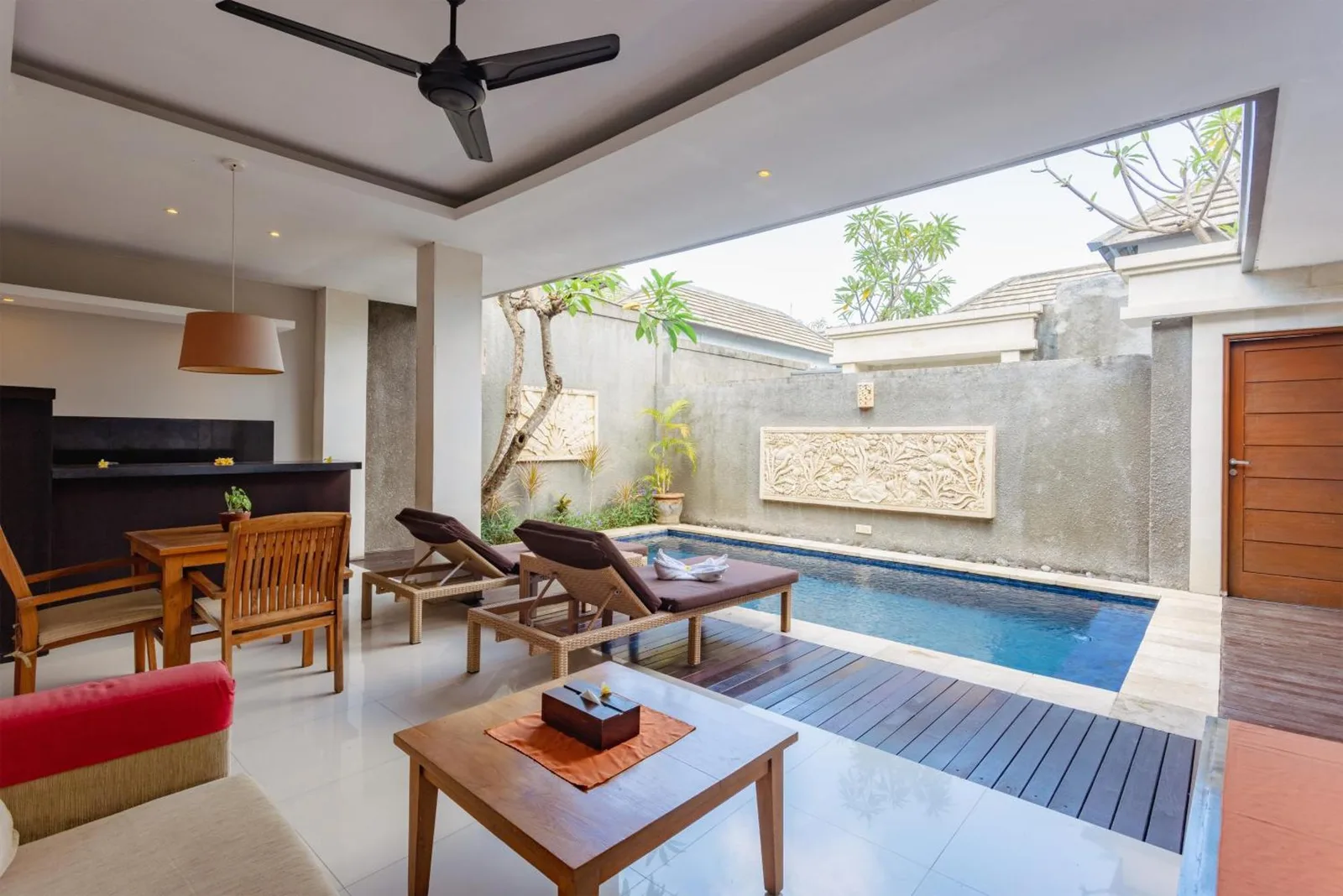 The Light Exclusive Villas and SPA dining space