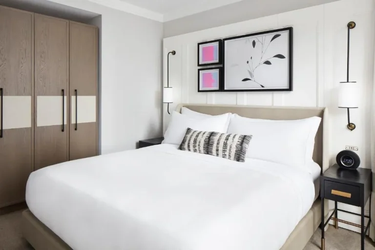 The London, a Luxury Collection Hotel, New York City komfortables Gästezimmer