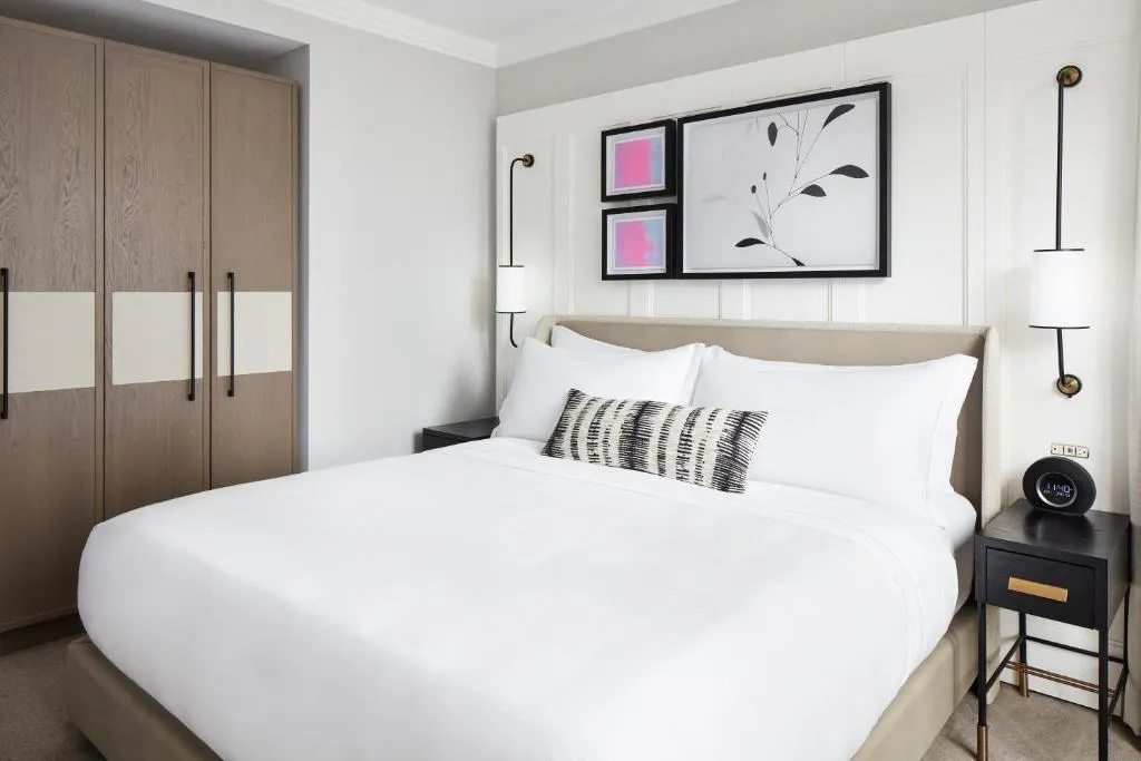 Das London, ein Luxury Collection Hotel, New York City komfortables Gästezimmer