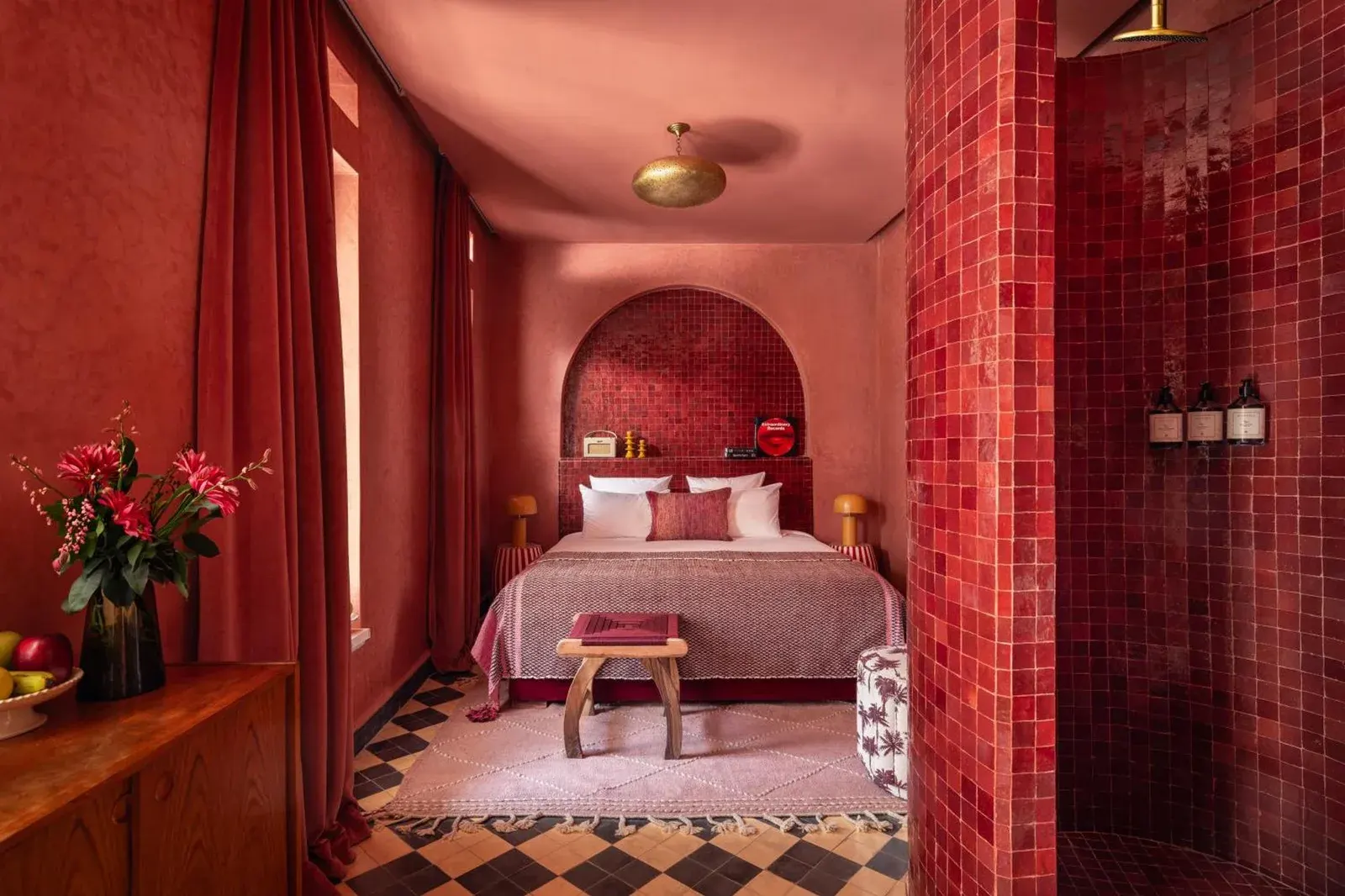 Gemütliches rotes Zimmer im The Mellah Hotel Marrakech