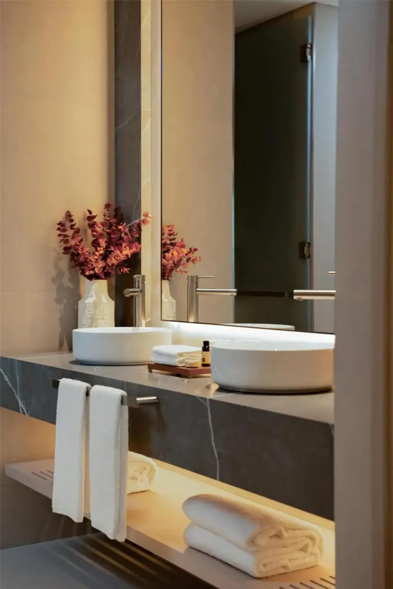 Detalle del baño en The Meydan Hotel Dubai