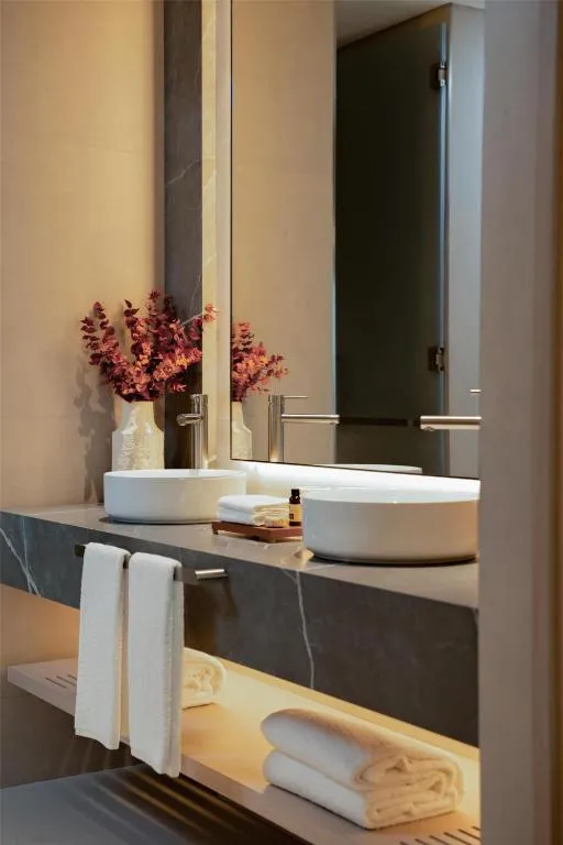 Badezimmerdetail im The Meydan Hotel Dubai