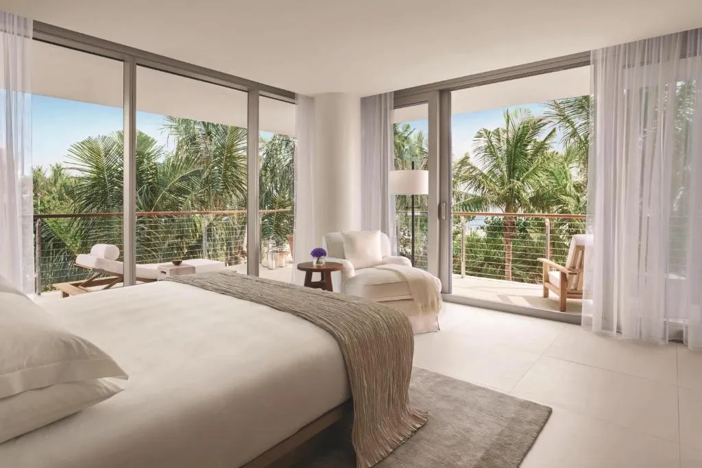 Das Zimmer mit Meerblick und Balkon im Miami Beach EDITION