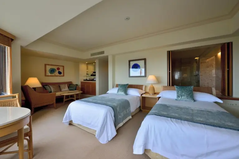Naha Terrace Twin Room with seating area
