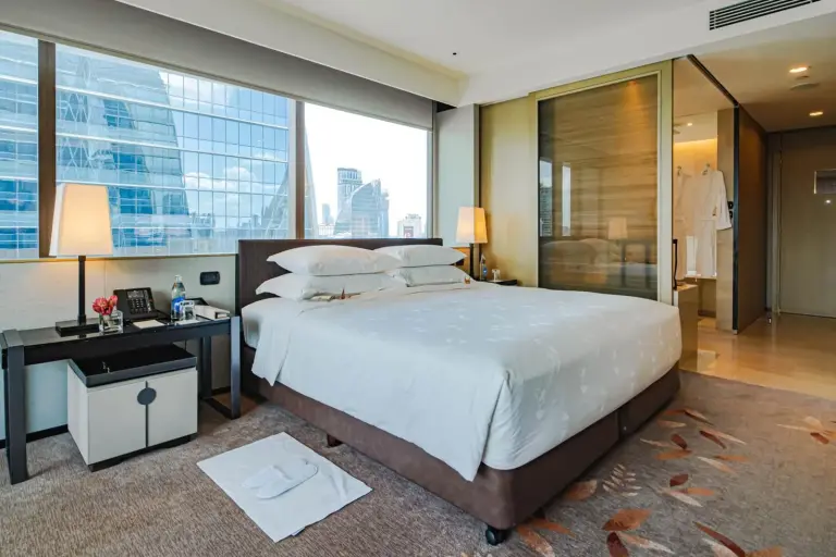 Contemporary bedroom in The Okura Prestige Bangkok